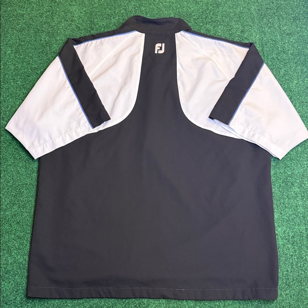 FootJoy: Short Sleeved Wind/ Weather Resistant Q-Zip (Blk,White,Blue / Medium) - Picture 5 of 6